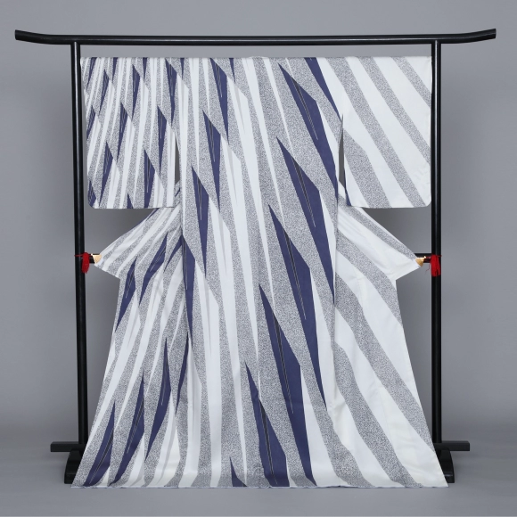 Formal Kimono with Design in Yūzen Dyeing "Ice and Snow"