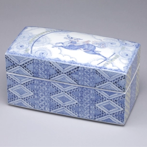 Box with Soft and Minute Design in Underglaze Blue – Qilin