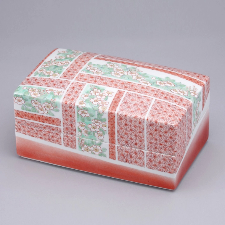 photo Box with Fine Patterns in Overglaze Red Enamel