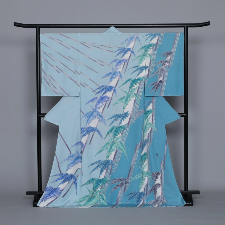 photo Formal Kimono with Design in Yūzen Dyeing "Hare's Foot Fern in the Valley"