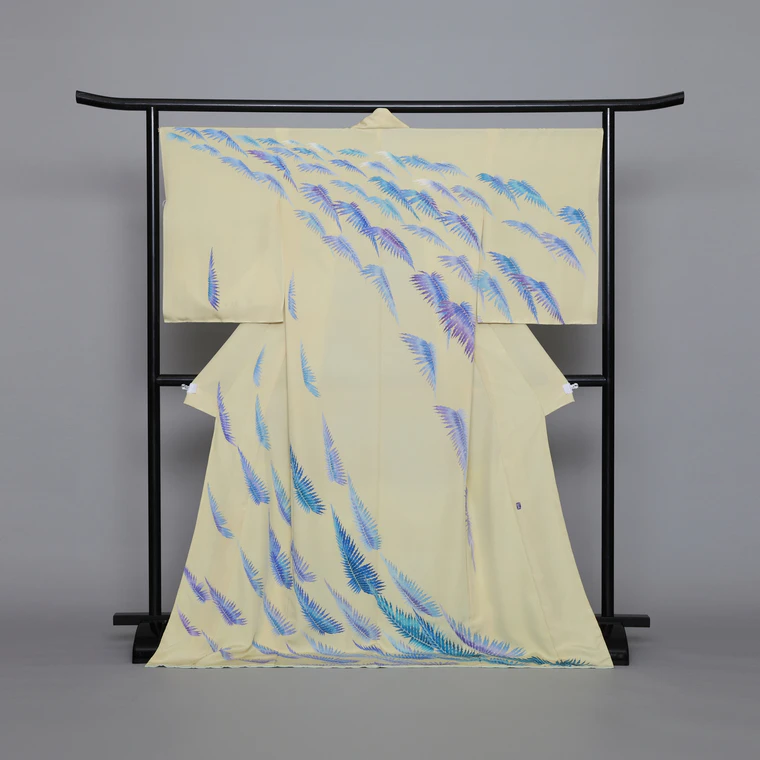 photo Formal Kimono with Design in Yūzen Dyeing "Blue Leaf Waves"