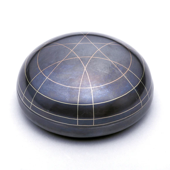 Covered Vessel of Copper Alloy with Hammered Inlay