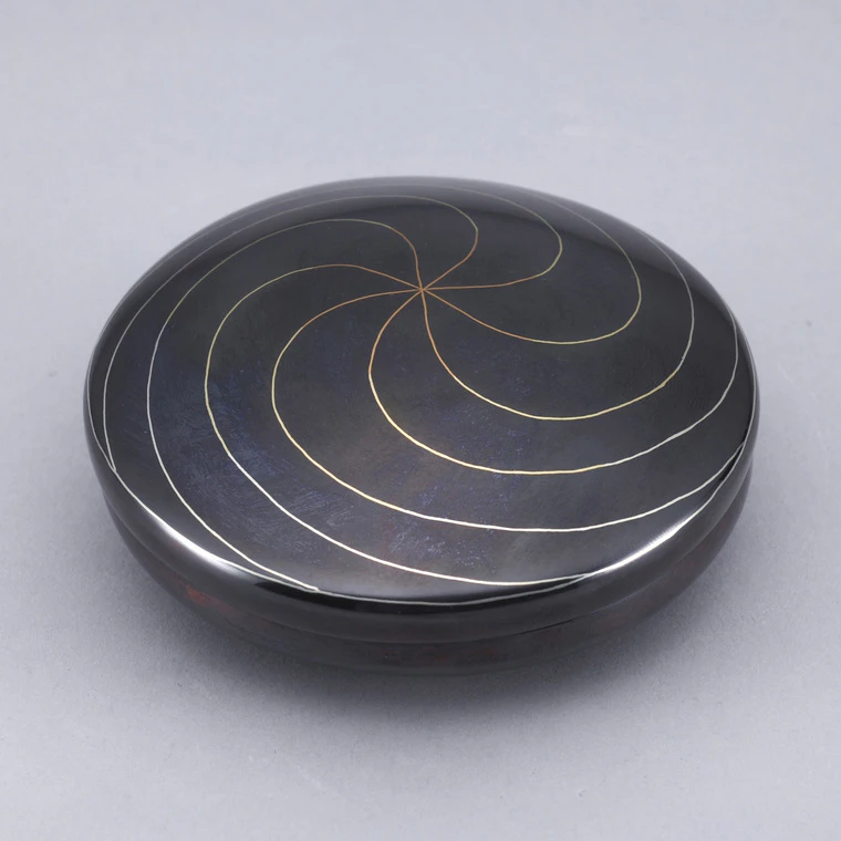 photo Covered Vessel of Copper Alloy with Hammered Inlay