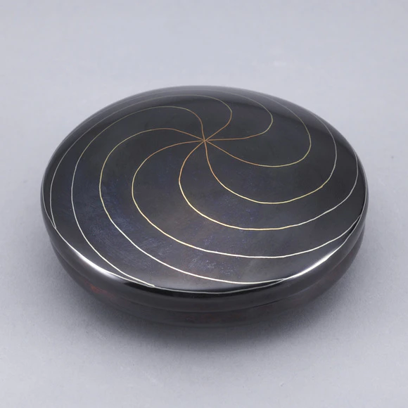 Covered Vessel of Copper Alloy with Hammered Inlay
