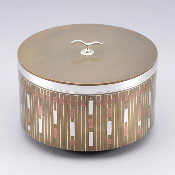 鐵地象嵌花器「蝶」(原 智)｜ギャラリージャパン