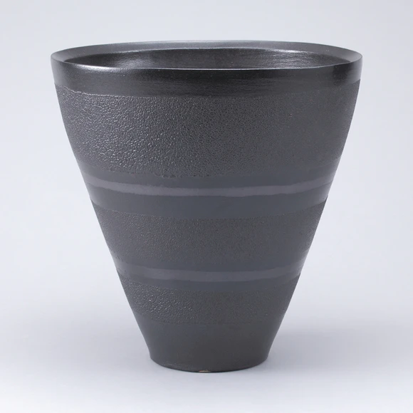 Flower Vase with "Chijire" (Crinkled) Ribbon Design