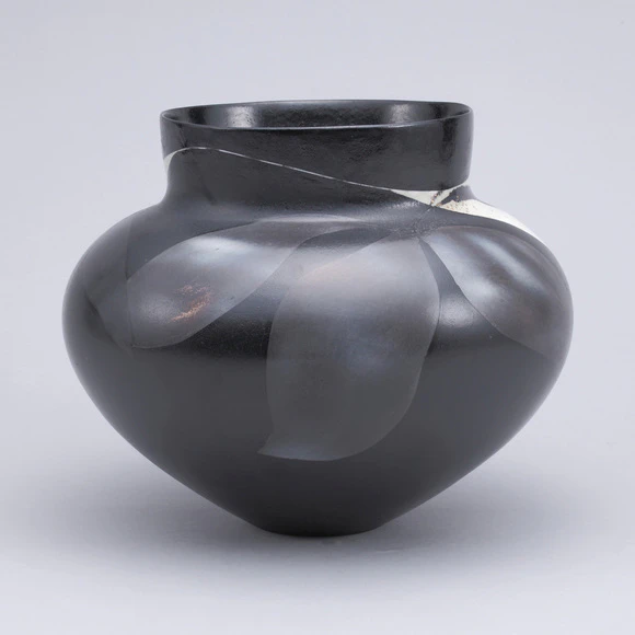 黒描鳥花文壺(米田 和)｜ギャラリージャパン