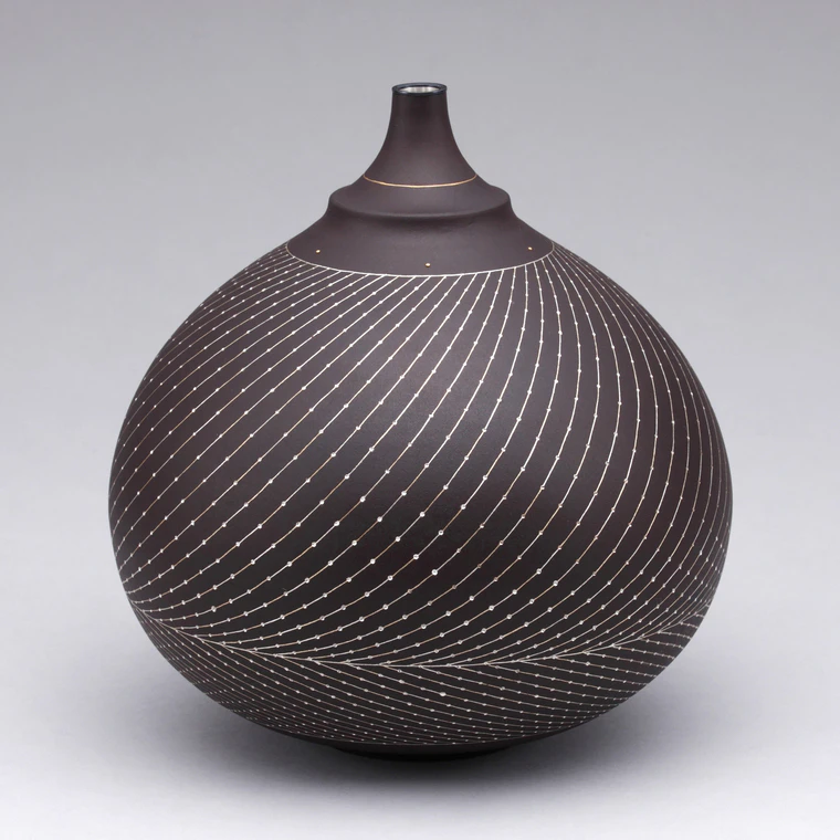 photo Iron Flower Vase with Hammered Nanako Inlay "Spiral"