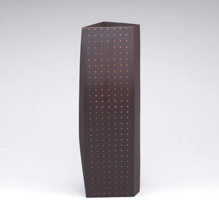 photo Iron Flower Vessel with Design in Inlay "tone"