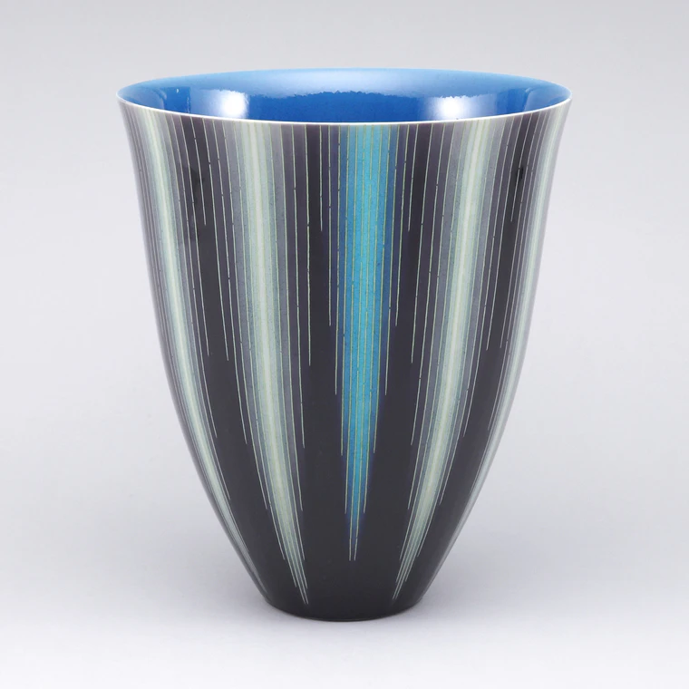 photo Flower Vessel with Line Design