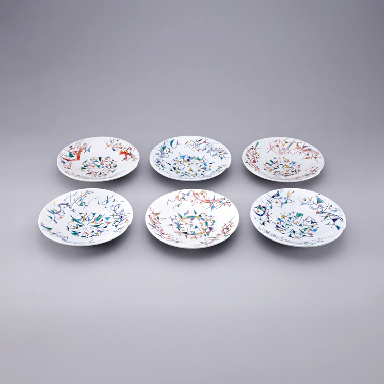 photo Set of Plates with Geometric Design in Overglaze Enamel