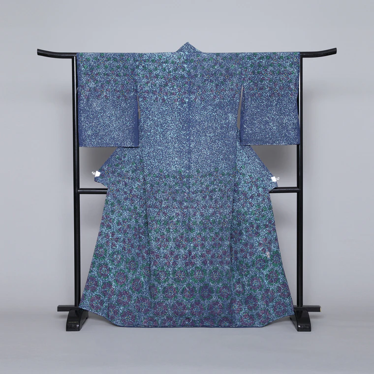 photo Formal Kimono with Design in Yūzen Dyeing "Sophisticated Elegance"