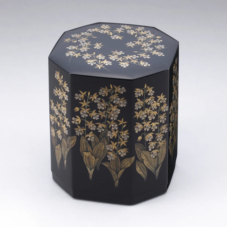 photo Box with Design in Chinkin "Calanthe"