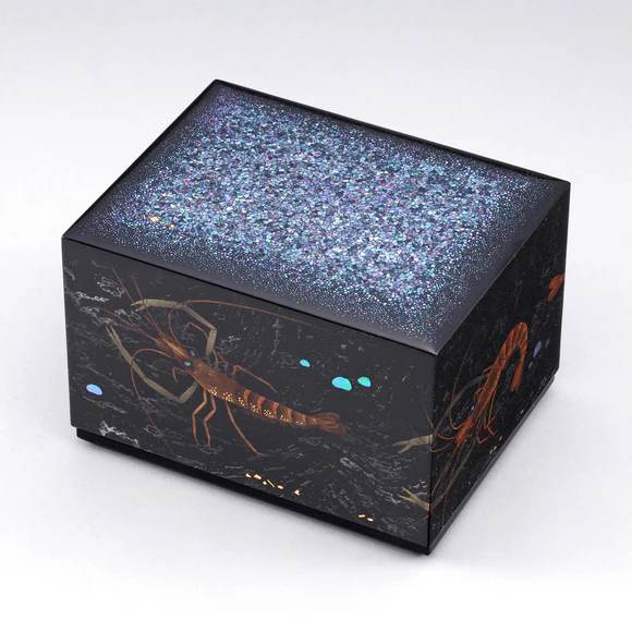 Box with Design in Mother-of-pearl Inlay and Makie "Freshwater Prawn"