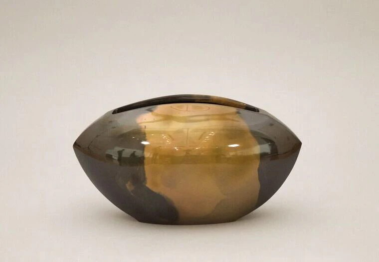 photo Flower vessel cast in two different metals.