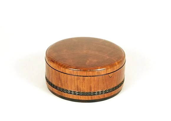 Covered Box of Zelkova Wood with Engraved Flower Patterns Finished in Wiped Urushi