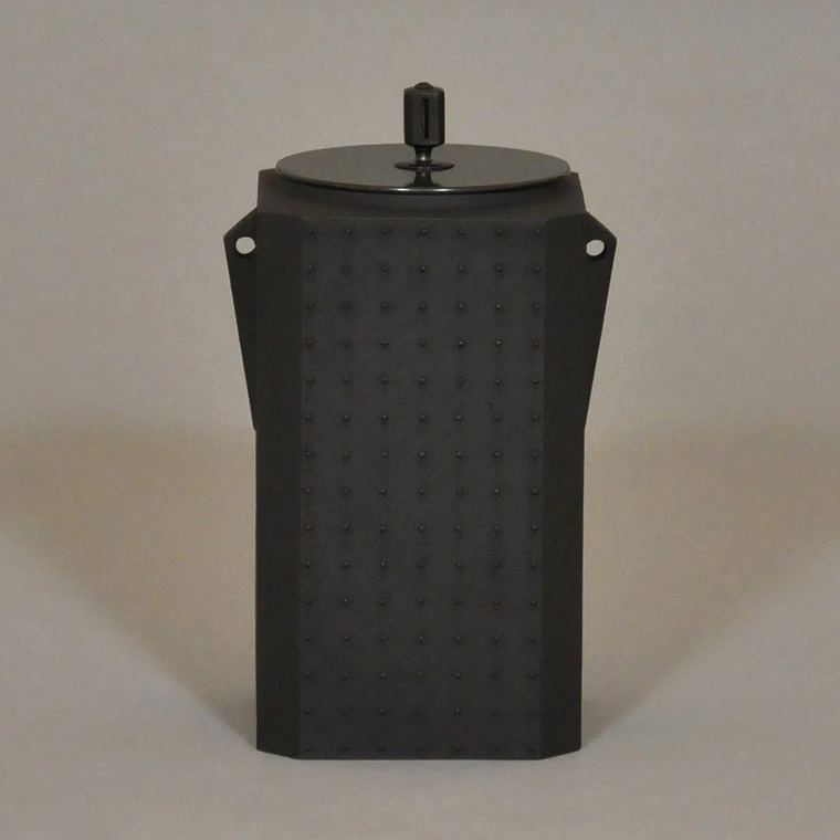 photo Square Tea Ceremony Kettle, Sumikiri (Clipped-corner) Shape