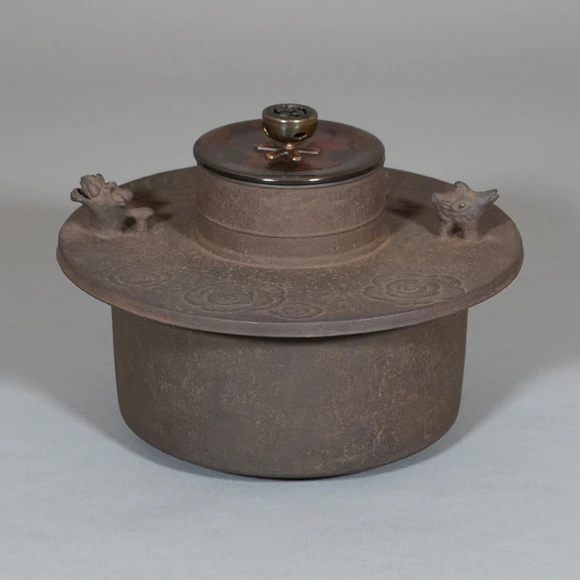 Koshiguchi (Vat-mouthed) Tea Ceremony Kettle with Cloud and Dragon Design