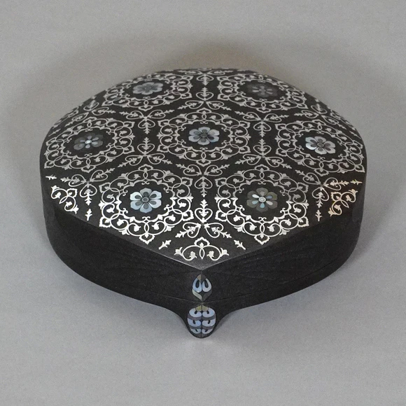 【秀作】酒器　しんたにひとみ 作　乾漆螺鈿秀句杯　\"鯉の滝登り\" 伝統工芸 秀作】酒器 しんたにひとみ 作 乾漆螺鈿秀句杯 