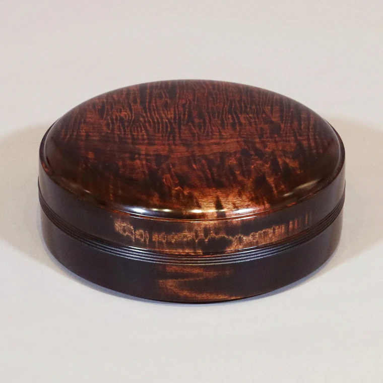 photo Covered Box with Horse Chestnut, Wiped Urushi and Line Design