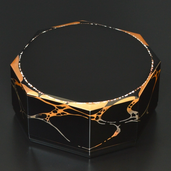 城端蒔絵平棗「立山連峰」 (Jigoemon Ohara XVI) ｜Gallery Japan