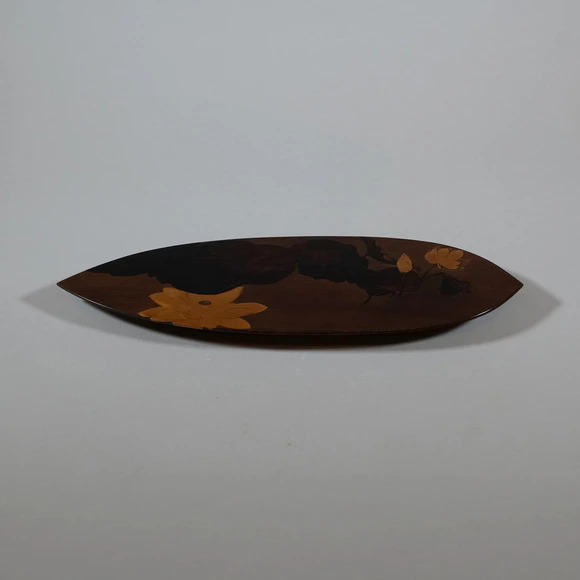 Boat-shaped Plate with Makie and Lotus Design