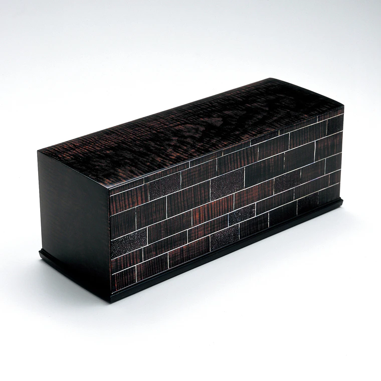 photo 栃拭漆燿杢飾箱「神楽坂」