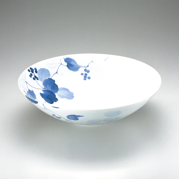 染付彫鉢「山帰来」(本多 亜弥)｜ギャラリージャパン