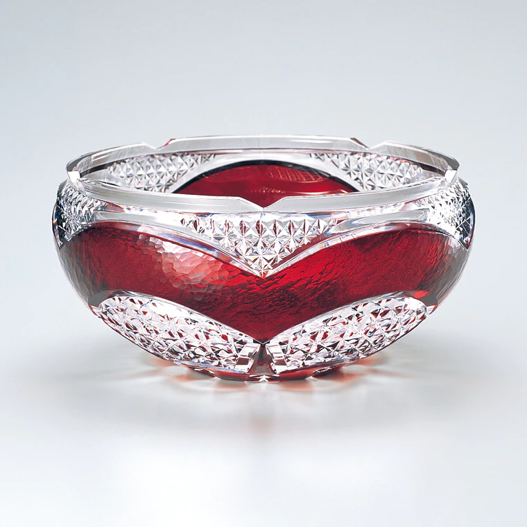 photo Cased Glass Bowl with Incised Decoration "Single Flower"