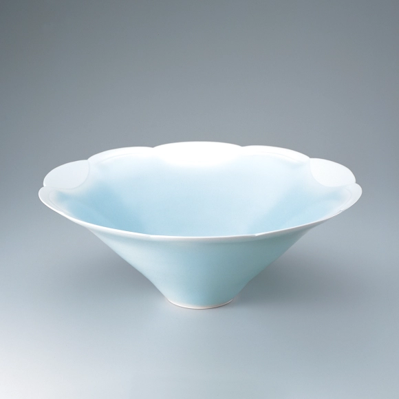 Flower Shaped Bowl with Celadon Glaze and Blurred White Decoration