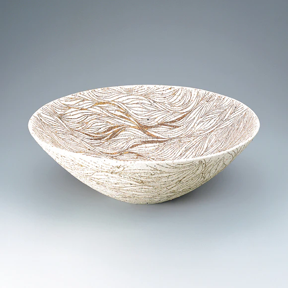 Large Bowl with Thread-like Lines in Wax-resist Glazing