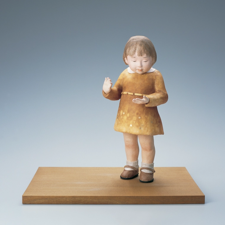 photo Doll Formed with Tōso Over Wooden Core and Covered with Washi Paper "Just a Second"