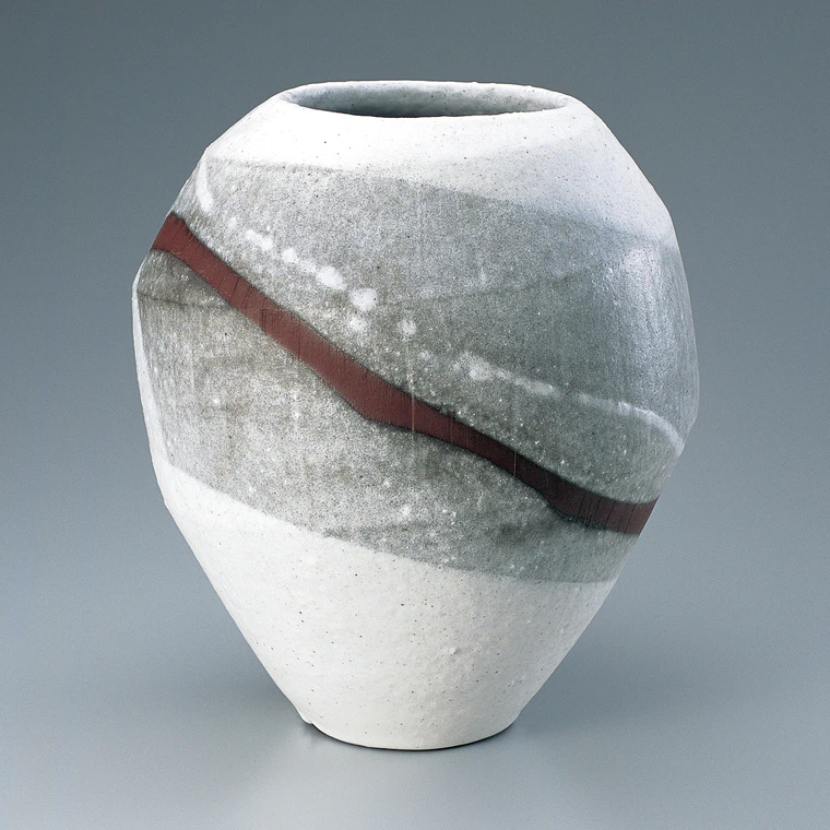 photo 白釉掛分螺旋壺