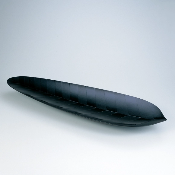 Harinuki-ikkan Serving Vessel with Hawk Feather Design 