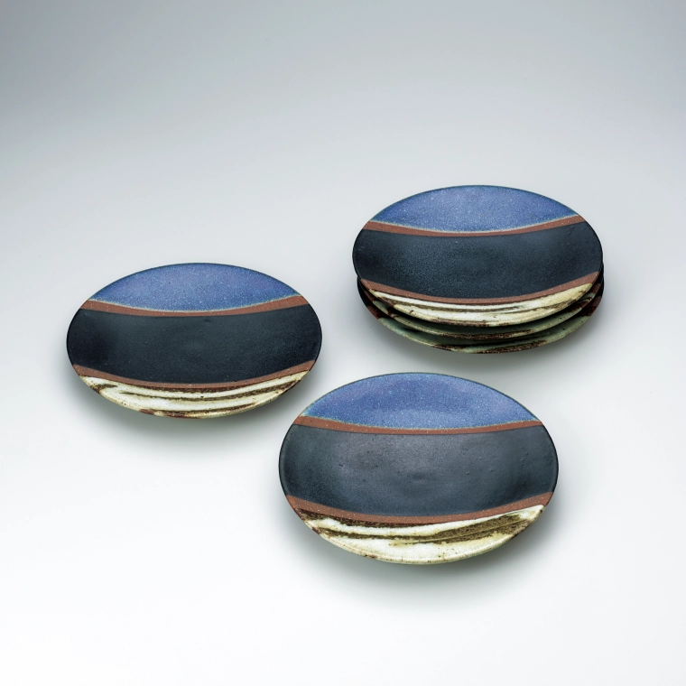 photo Set of Plates with Glaze in Kakewake Style