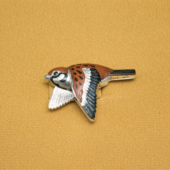 Silver Embossed Obi Sash Clip "Fly"