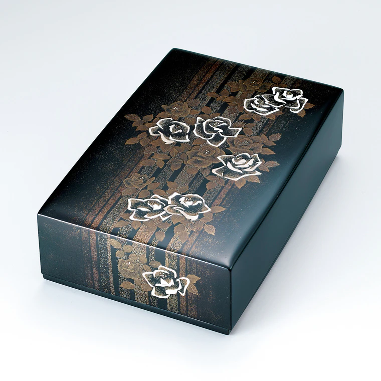 photo Box with Design in Mother-of-pearl Inlay and Makie "Satsuki-bare (Fine Weather in May)"