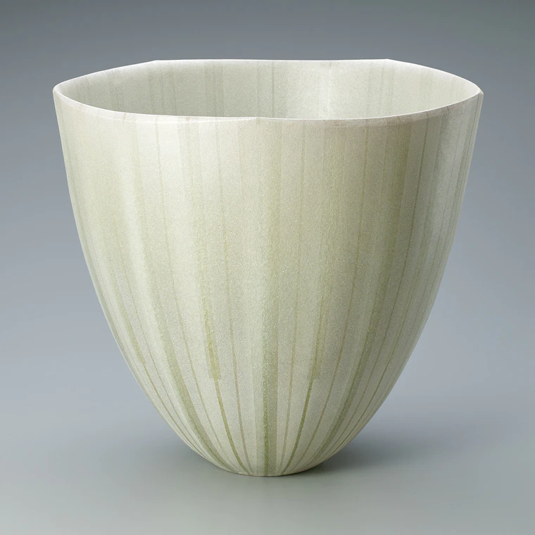 photo Vessel with saltpeter glaze