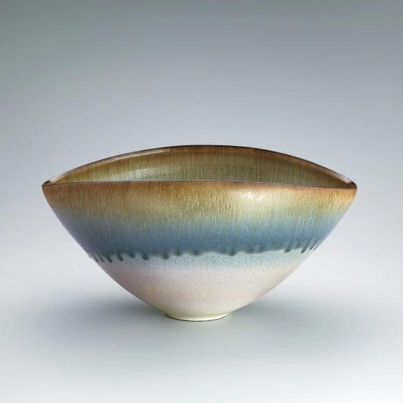 Bowl with Ash Glaze and Colored Decoration