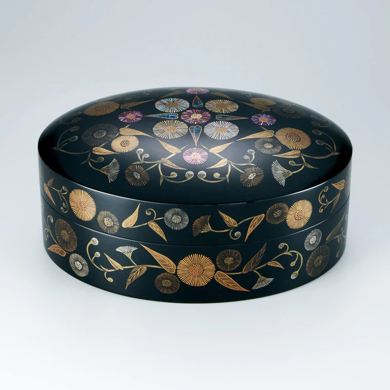 photo Kanshitsu Box with Design in Makie "Philadelphia Fleabane"