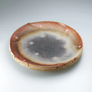 Unglazed High-fired Dish with Vertical Ridge Lines and Kiln Mutation Effects