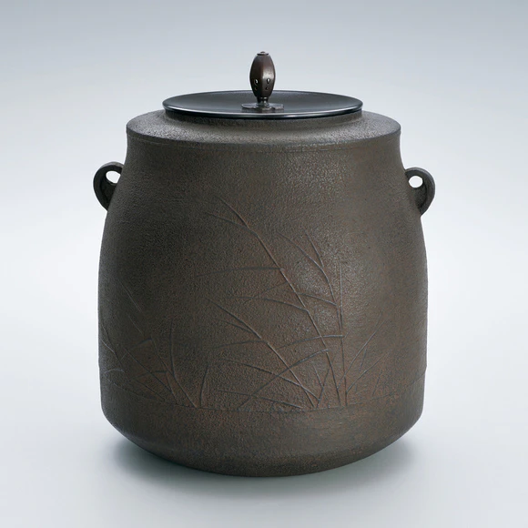 Cylindrical Tea Ceremony Kettle with Reed Design