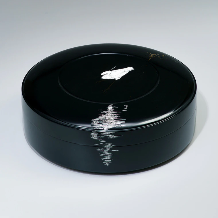 photo Lacquered Box with Egg Shell and Makie "Translucent"