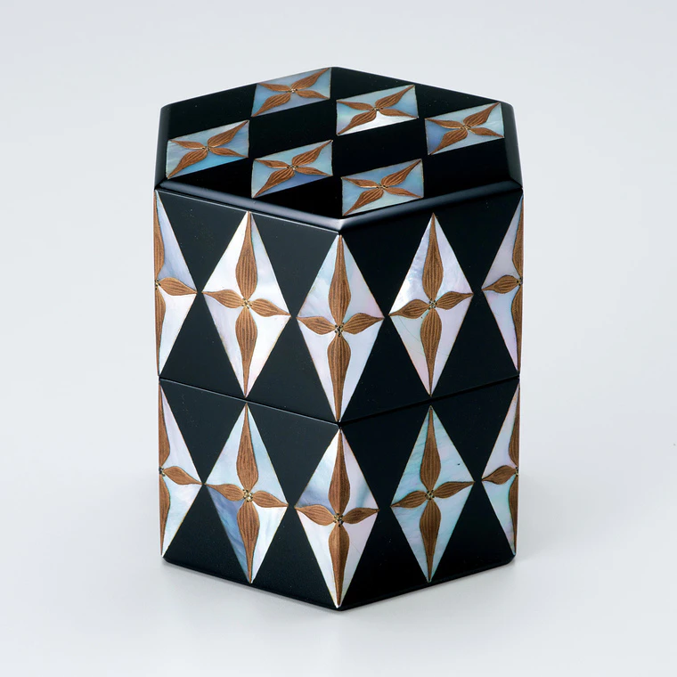 photo Hexagonal Box with Mother-of-pearl Inlay "Dogwood"