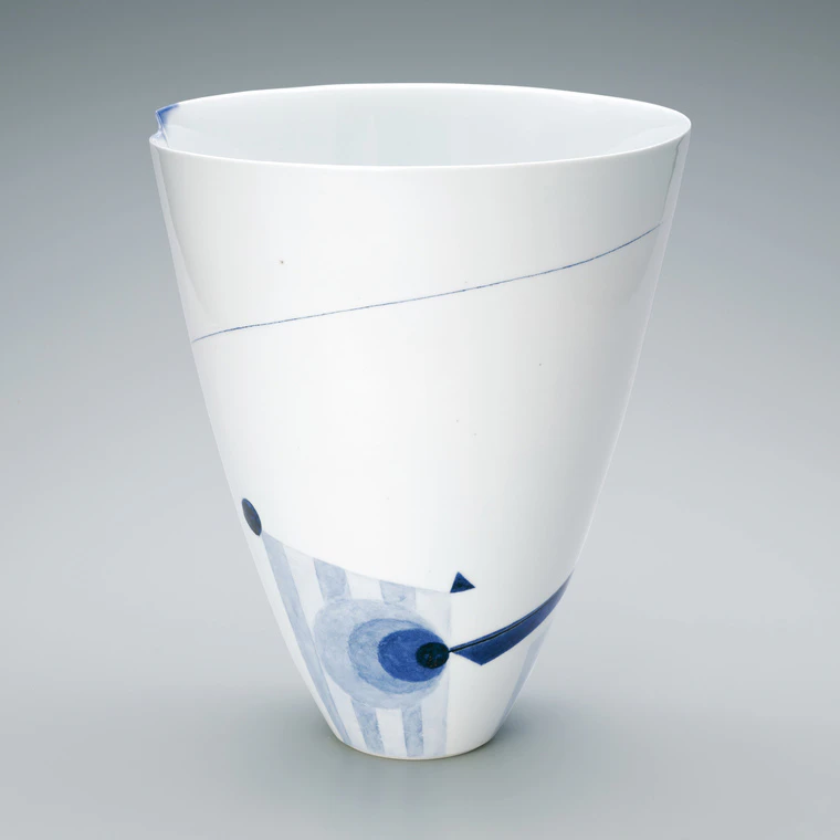 photo Flower Vessel with Line Inlay and Underglaze Blue Decoration "Pleasant"