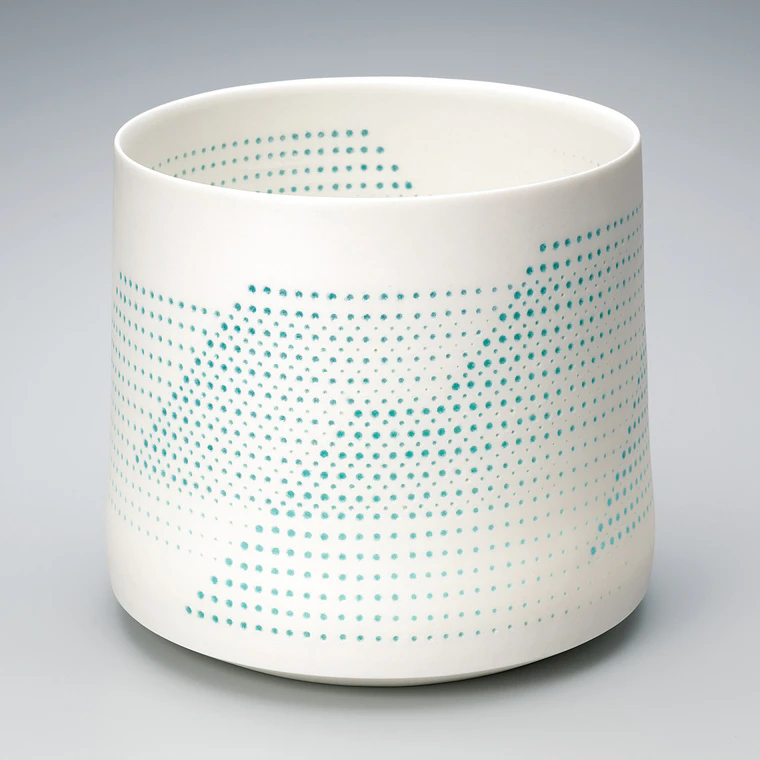 photo Flower Vase with Hotaru-de (Rice-grain) Piercing "Early summer wind"