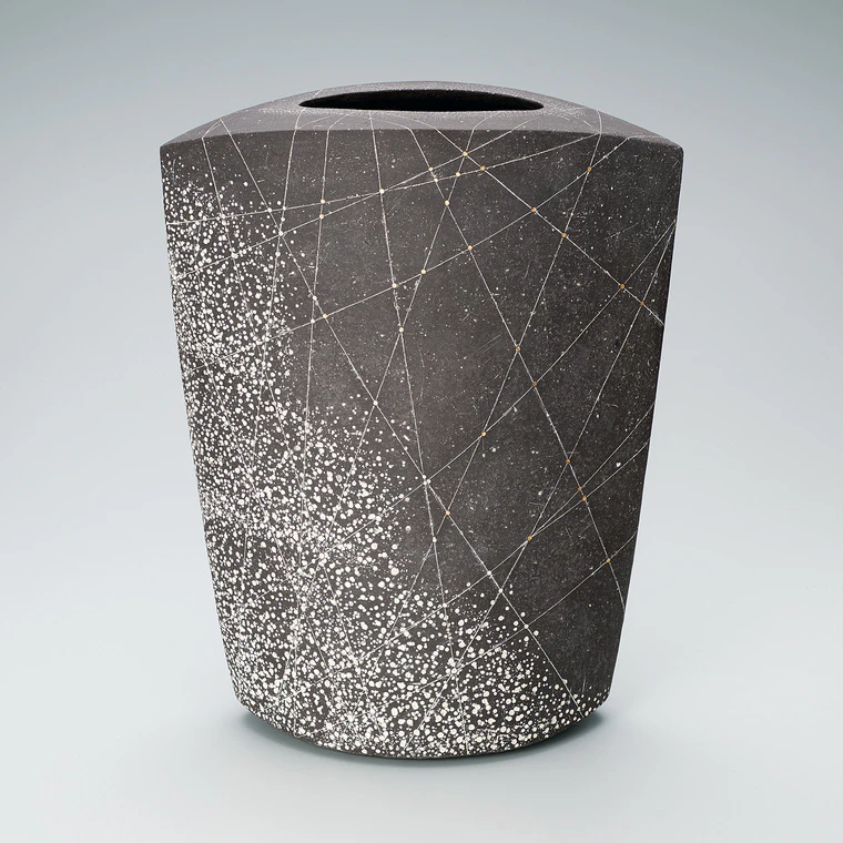 photo Vessel with Black Slip Inlay and Gold Decoration "Sky of Asuka"