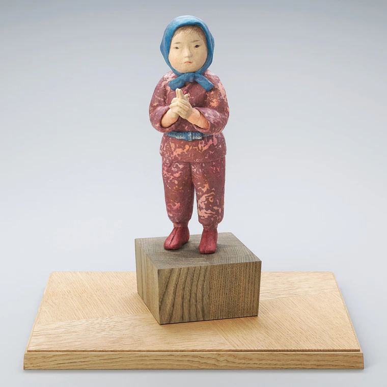 photo Formed with Tōso Over Wooden Core and Covered with Washi Paper "Ninnin-yo!"