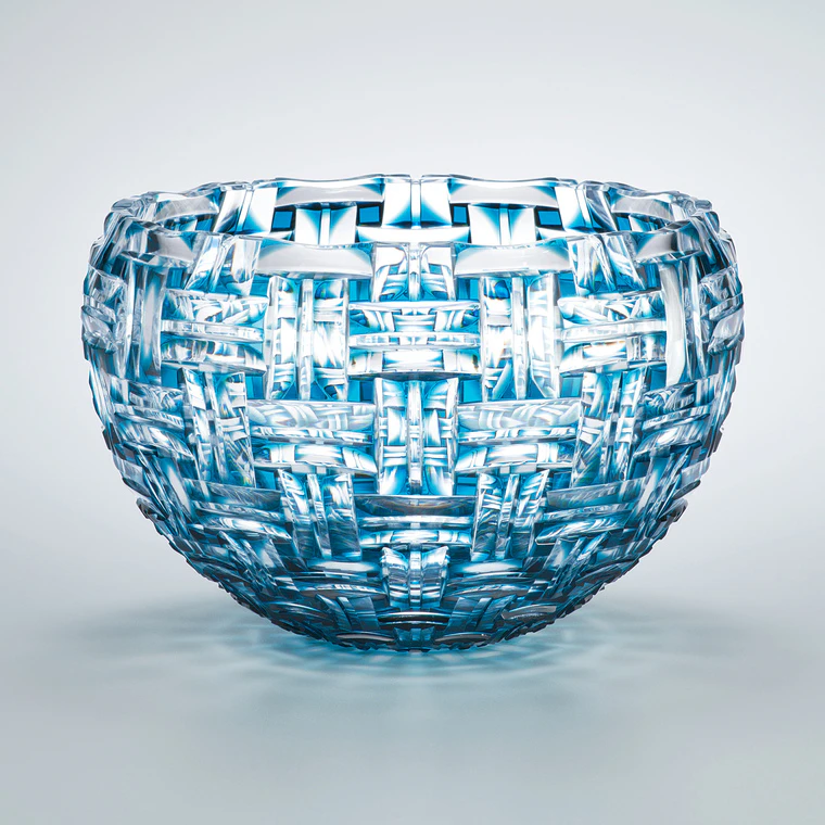 photo Cased Glass Bowl with Incised Decoration "Knitting"