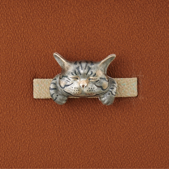 Silver Embossed Obi Sash Clip 